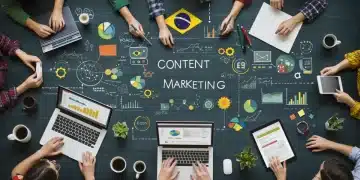 Profissionais de marketing digital brasileiros colaborando em estratégias de conteúdo para geração de leads.